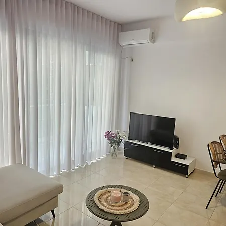 Flori Center Apartment Vlore