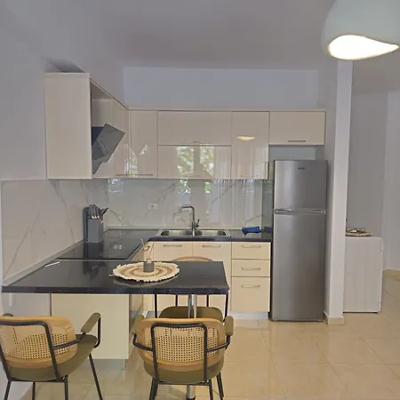 Apartment Flori Center *
