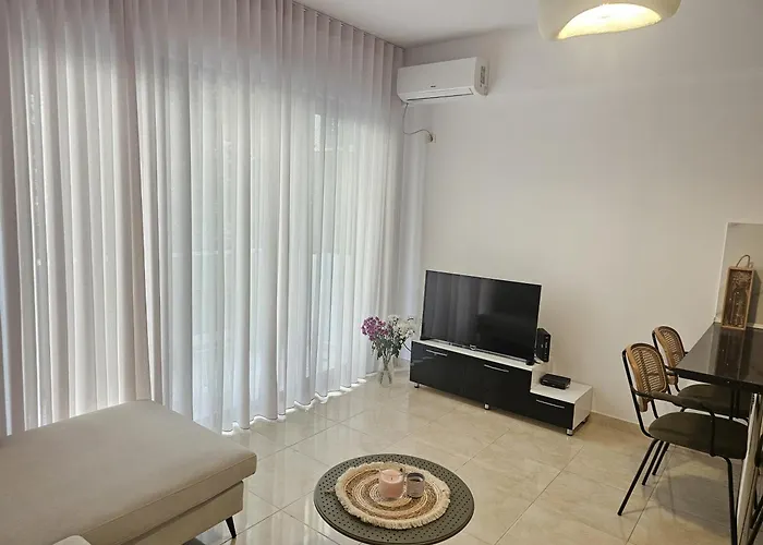 Flori Center 公寓 Vlorë